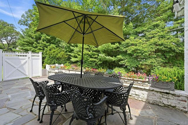 39 Upper Drive, Huntington Bay, NY 11743