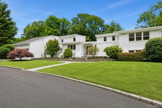 39 Upper Drive, Huntington Bay, NY 11743