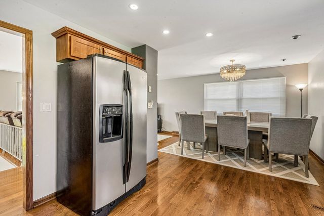 774 Polynesian Drive, Des Plaines, IL 60016