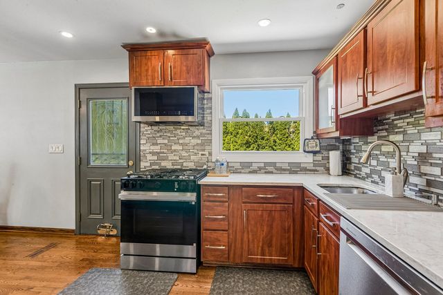 774 Polynesian Drive, Des Plaines, IL 60016