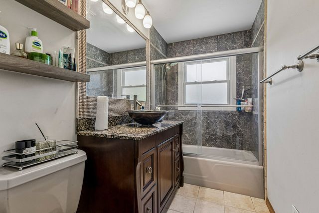 774 Polynesian Drive, Des Plaines, IL 60016