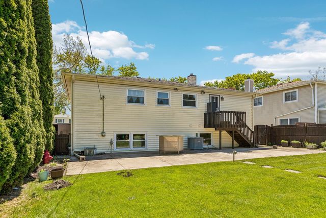 774 Polynesian Drive, Des Plaines, IL 60016
