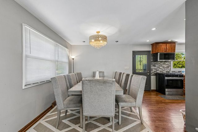 774 Polynesian Drive, Des Plaines, IL 60016