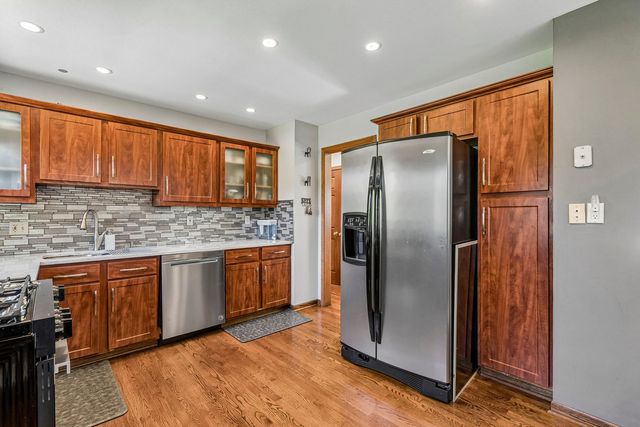 774 Polynesian Drive, Des Plaines, IL 60016