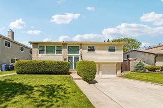 774 Polynesian Drive, Des Plaines, IL 60016