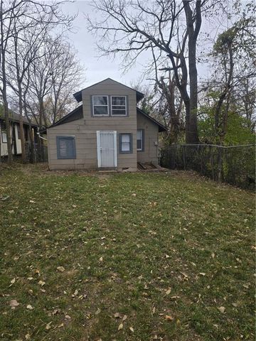 4909 S Benton Avenue, Kansas City, MO 64130
