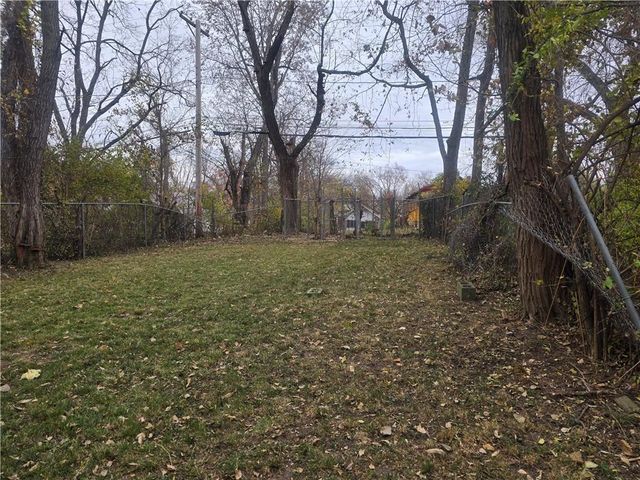 4909 S Benton Avenue, Kansas City, MO 64130