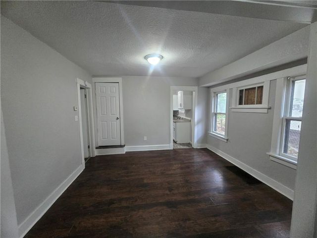 4909 S Benton Avenue, Kansas City, MO 64130