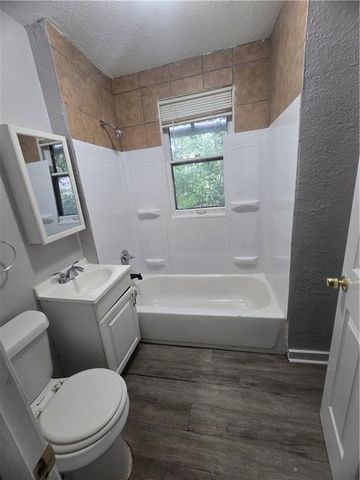 4909 S Benton Avenue, Kansas City, MO 64130