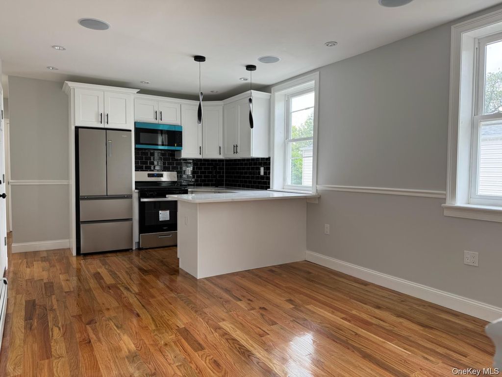 44 lewis Avenue, New Hyde Park, NY 11040 — photo 2