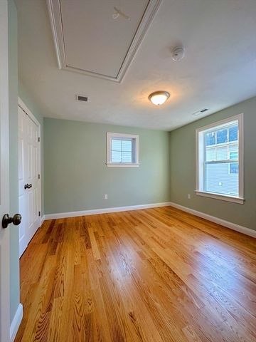 1400 Gorham 36, Lowell, MA 01852