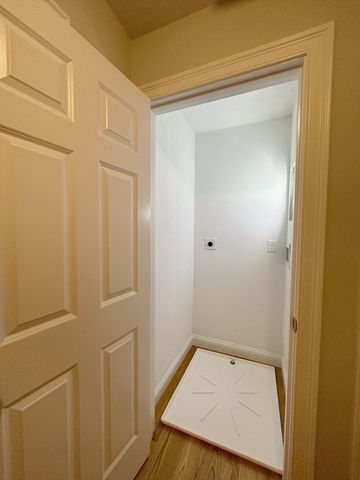 1400 Gorham 36, Lowell, MA 01852