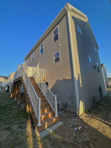 1400 Gorham 36, Lowell, MA 01852