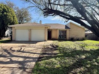 113 Suttonwood Drive, Fort Worth, TX 76108