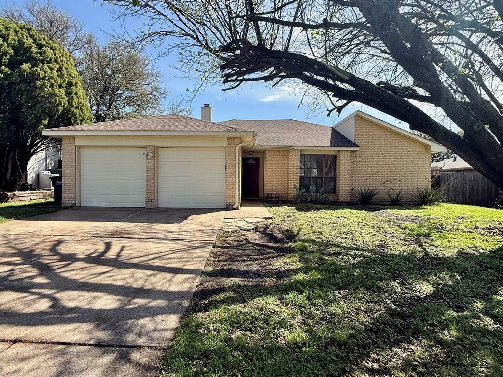 113 Suttonwood Drive, Fort Worth, TX 76108