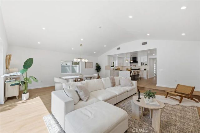 17420 Collins, Encino, CA 91316