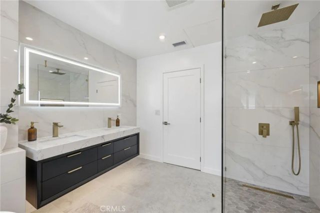 17420 Collins, Encino, CA 91316