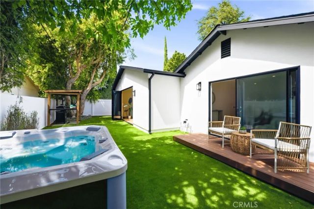 17420 Collins, Encino, CA 91316