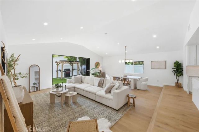 17420 Collins, Encino, CA 91316
