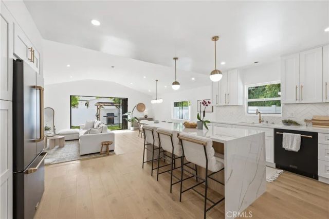 17420 Collins, Encino, CA 91316