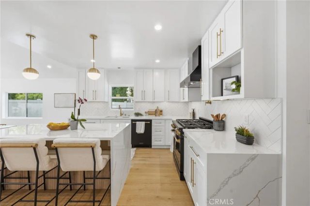 17420 Collins, Encino, CA 91316
