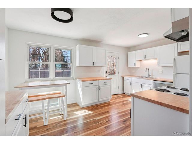 9005 Dudley St, Broomfield, CO 80021