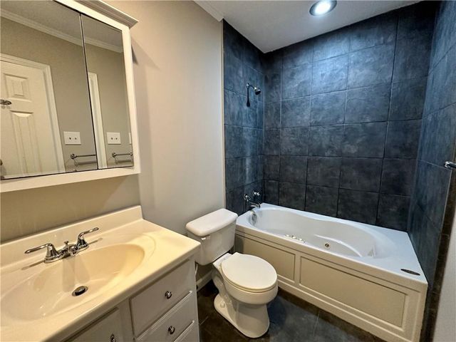 5050 Meadow Lane 9, Marietta, GA 30068