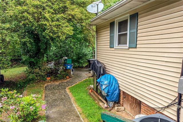 1007 E Brookline Street, Winston-salem, NC 27107