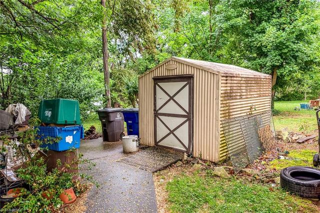 1007 E Brookline Street, Winston-salem, NC 27107