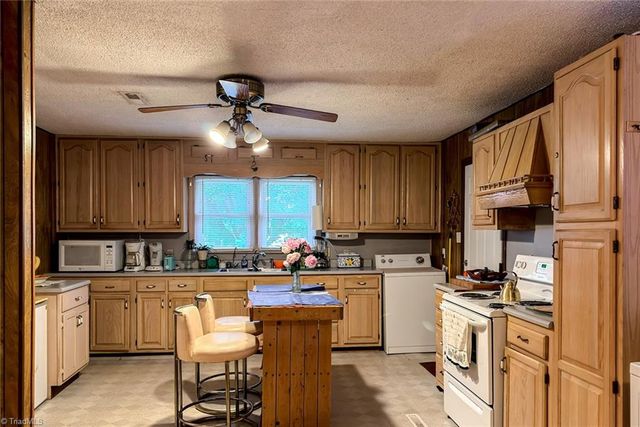 1007 E Brookline Street, Winston-salem, NC 27107