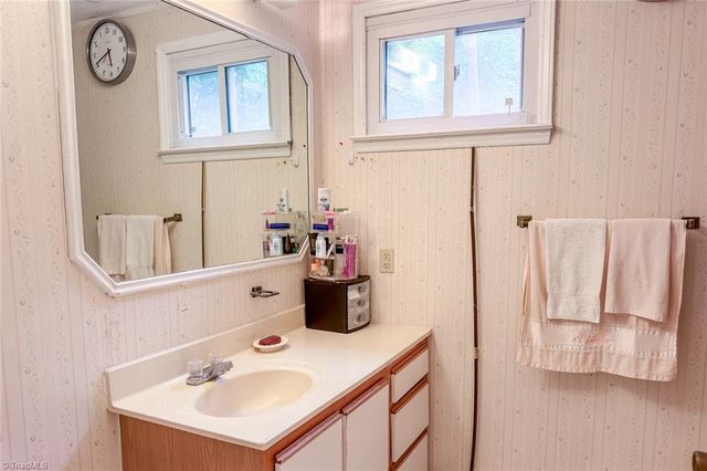 1007 E Brookline Street, Winston-salem, NC 27107