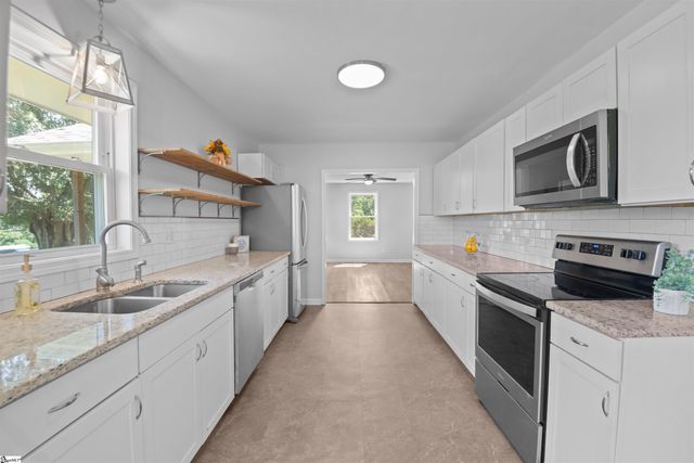 488 Tabor Woods Road, Pickens, SC 29671