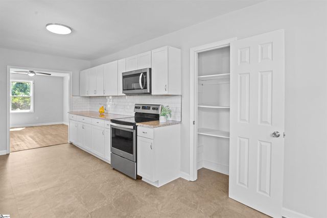 488 Tabor Woods Road, Pickens, SC 29671