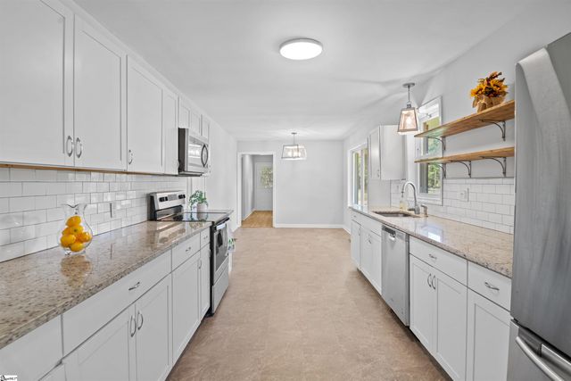 488 Tabor Woods Road, Pickens, SC 29671