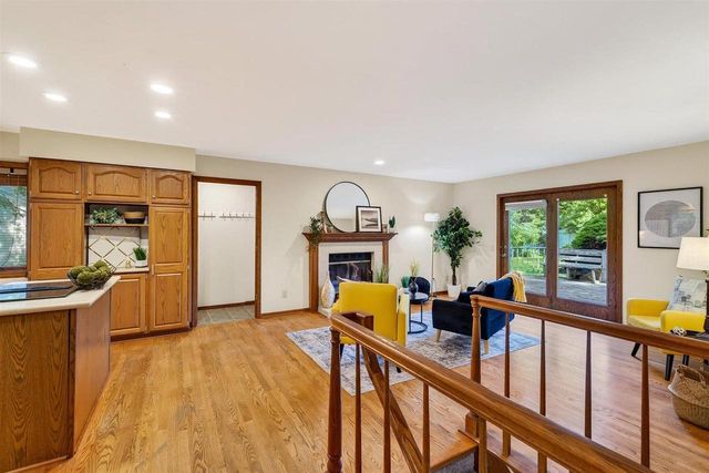 8062 Burr Oak Trail, Cross Plains, WI 53528