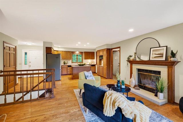 8062 Burr Oak Trail, Cross Plains, WI 53528