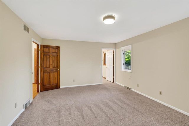 8062 Burr Oak Trail, Cross Plains, WI 53528