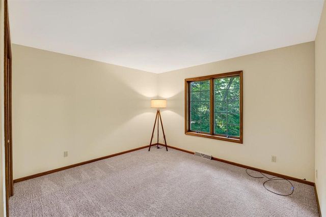 8062 Burr Oak Trail, Cross Plains, WI 53528
