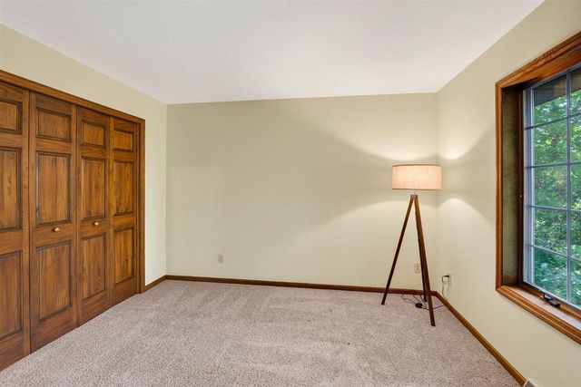 8062 Burr Oak Trail, Cross Plains, WI 53528