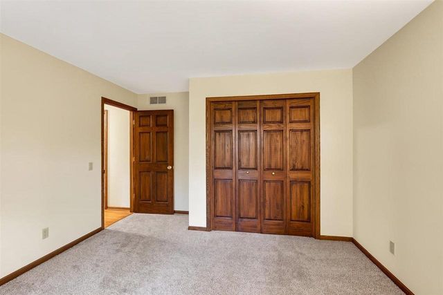 8062 Burr Oak Trail, Cross Plains, WI 53528