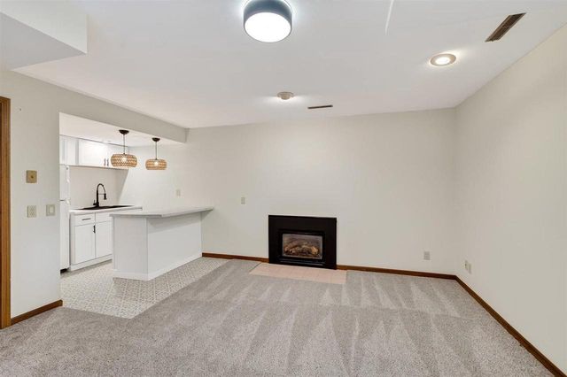 8062 Burr Oak Trail, Cross Plains, WI 53528