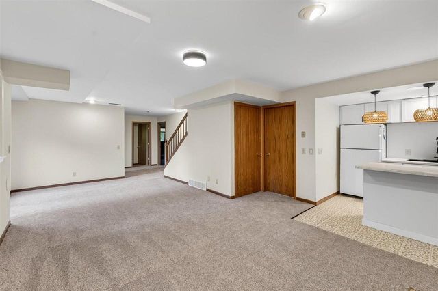 8062 Burr Oak Trail, Cross Plains, WI 53528