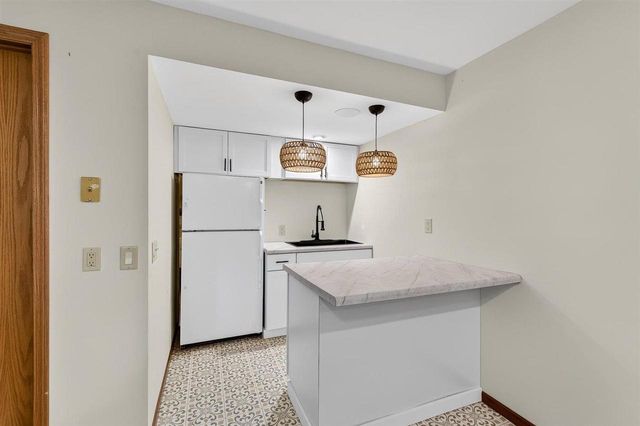 8062 Burr Oak Trail, Cross Plains, WI 53528