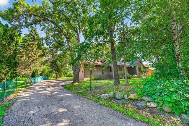 8062 Burr Oak Trail, Cross Plains, WI 53528