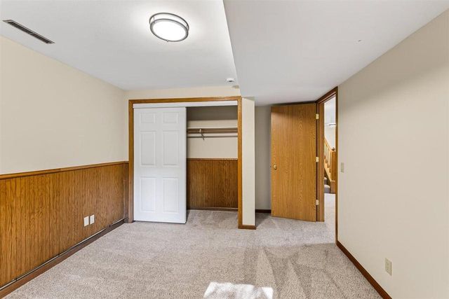 8062 Burr Oak Trail, Cross Plains, WI 53528