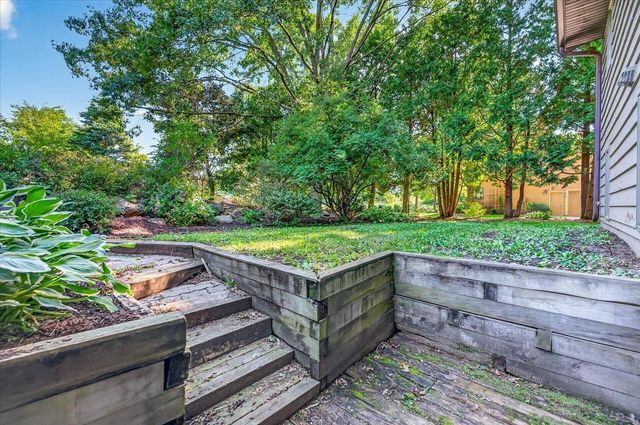 8062 Burr Oak Trail, Cross Plains, WI 53528
