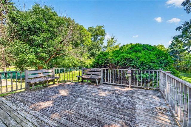 8062 Burr Oak Trail, Cross Plains, WI 53528