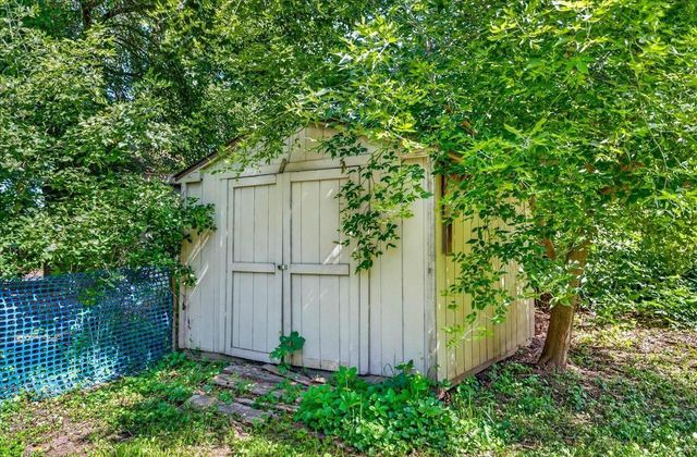 8062 Burr Oak Trail, Cross Plains, WI 53528