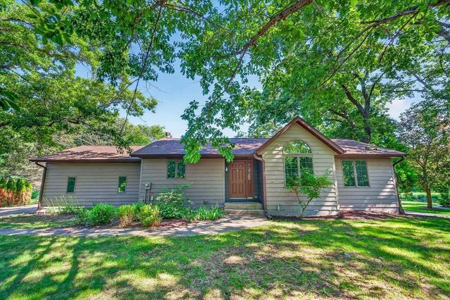 8062 Burr Oak Trail, Cross Plains, WI 53528