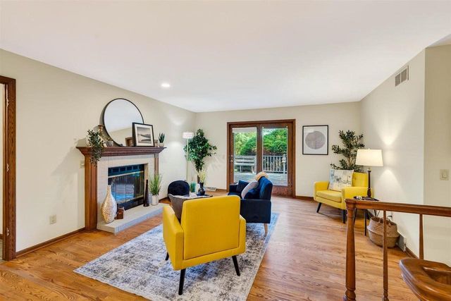 8062 Burr Oak Trail, Cross Plains, WI 53528